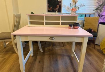 Vanity Desk For Makeup Or Study