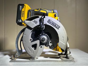 DEWALT Serrucho
