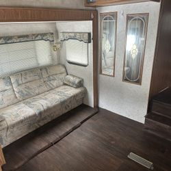 5th Wheel RV For Sale ( Accepting reasonable Offer)