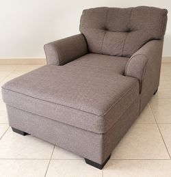 Stylish Oversized Chaise Lounge Chair – Super Comfortable!