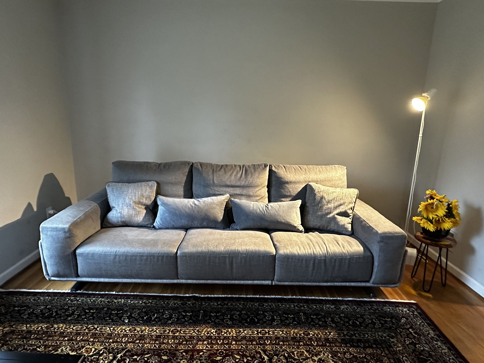 Italian Couch in Excellent condition