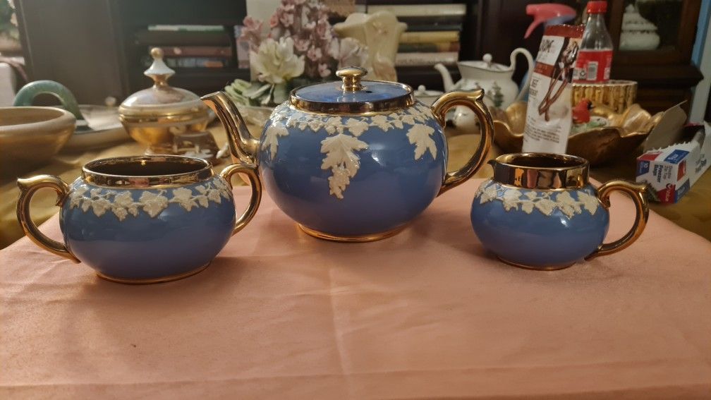 GIBSON ENGLISH 5 PIECE JASPERWARE BLUE TEASET
