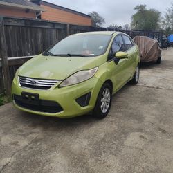 2011 Ford Fiesta $2000