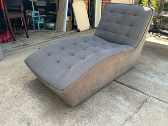 Gray Tufted Chaise Lounge Chair