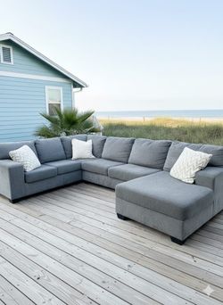 Large Gray Sectional Couch Sofa. I Can_de_liv_er!