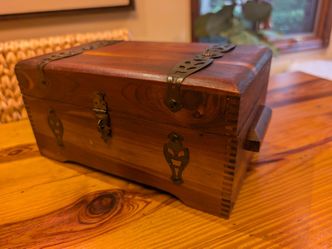 Solid Cedar Wooden Storage Box / Keepsake Box (10.5" x 6" x 5.25")