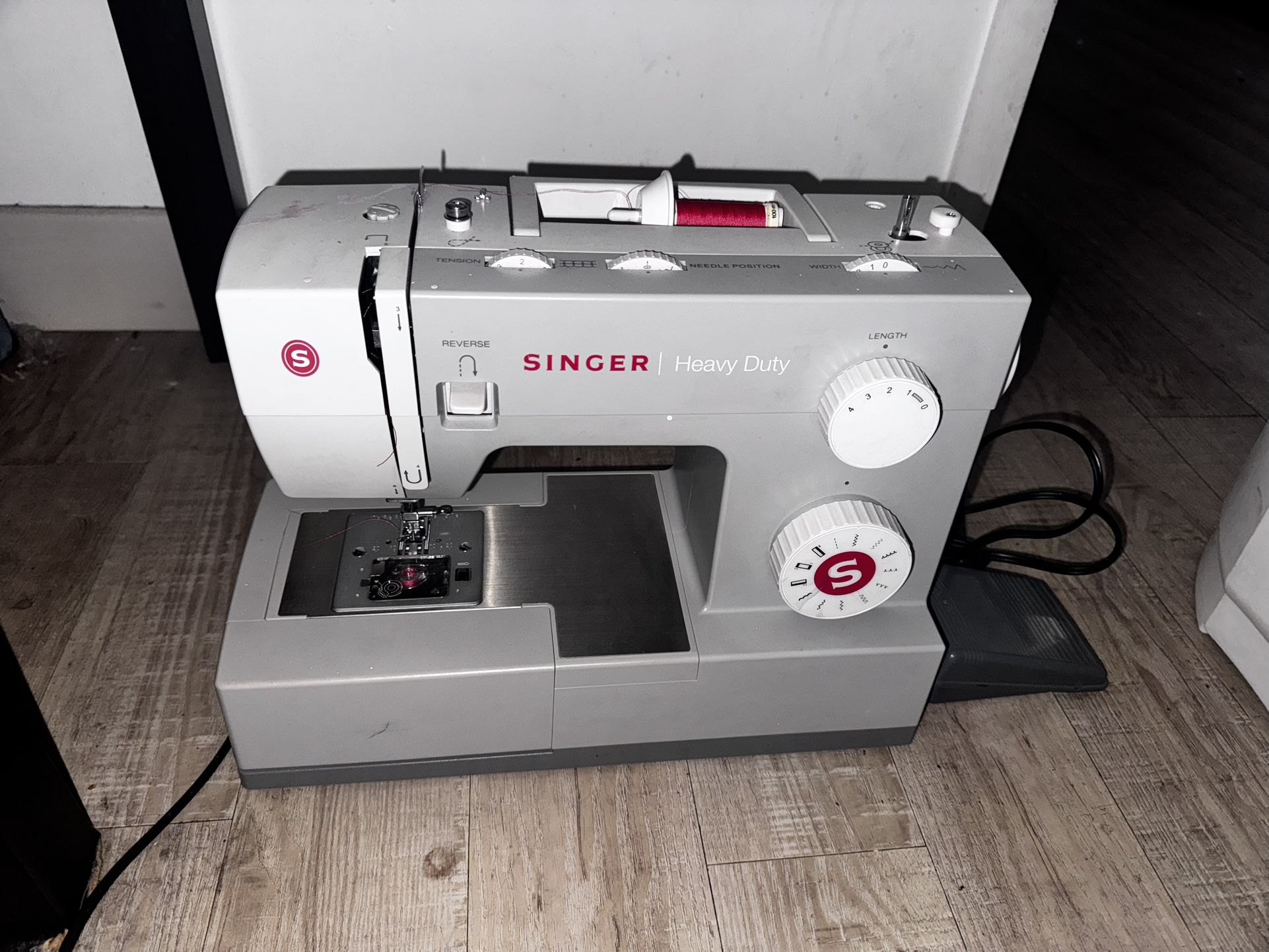 Singer Heavy Duty Seeing Machine