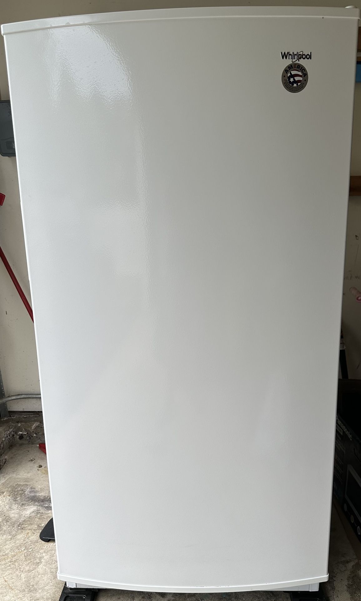Whirlpool 15.7-cu ft Frost-free Upright Freezer ( White )