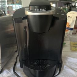 KEURIG COFFEE MACHINE