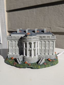 THE WHITE HOUSE "America's Most Haunted" Authentic Hawthorne Halloween Village