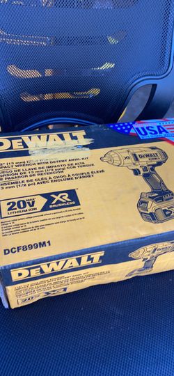 DEWALT 20-Volt MAX XR DCF 899M1/Lithium-Ion Cordless Brushless 1/2 in. Impact Wrench with Detent Pin Anvil with Battery 4 AHand Charger
