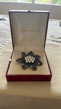 Beautiful Brooch With Silver Tone And Rhinestones 