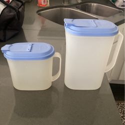 Tupperware Beverage Containers W Lids  