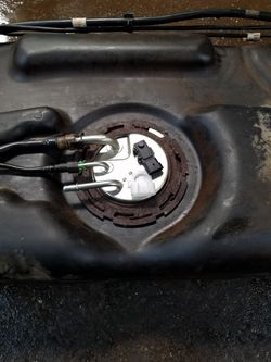 Fuel pump & gas tank Gmc Yukon Denali