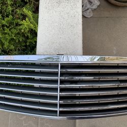 Mercedes S600 W140 Grill Good Condition