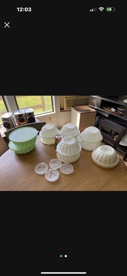 Tupperware molds. Holiday available. They come with 1 shape seal. 4 more available $1 each. Rochester wa. 