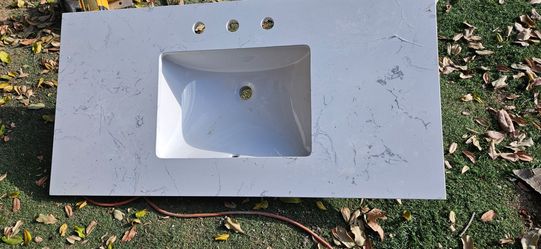 Quarts counter & sink.