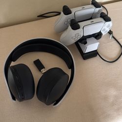 Playstation 5 Wireless Headset And Two Controllers With Charging Dock 