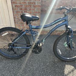 Genesis 24" Bella Vista Girl's Full Suspension Mountain Bike