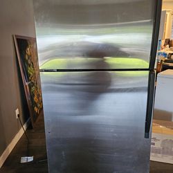 Whirlpool Refrigerator 2023