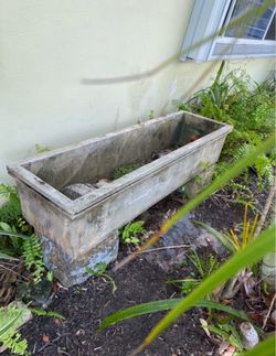 Heavy concrete planter