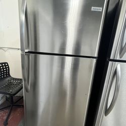 Refrigerator Frigidaire 30”