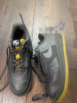Men’s dark gray Nike Air Force 1 ‘07 LV8 shoes size 7