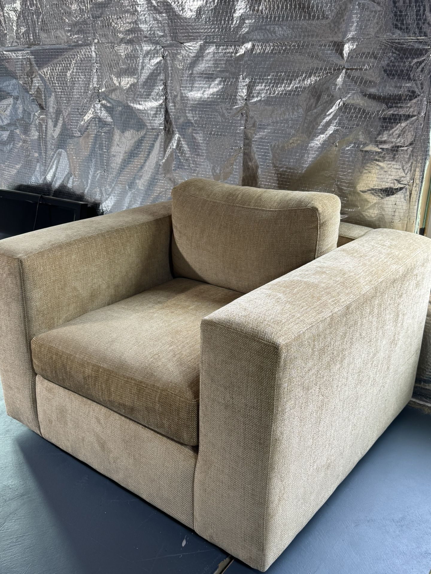 Oversized Crate & Barrel Swivel Chair!