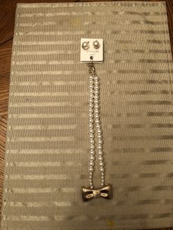 NEW WITH TAGS NENA FASHION JEWELRY LEAD AND NICKEL SAFE WITH MATCHING EARRINGS PEARLS WITH BOW TO CUTE 10.00