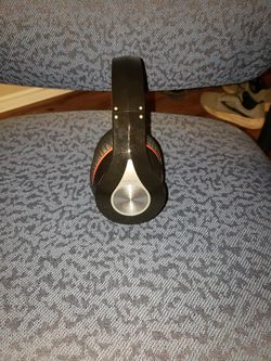 Wireless bluetooth MPOW headphones