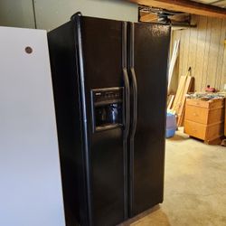 Kenmore Fridge - Freezer 