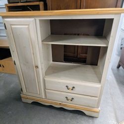 TV Stand/Entertainment Center