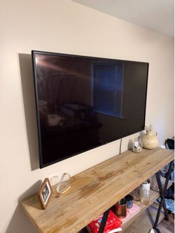 LG Smart TV – Wall Mounted – GREAT Condition”