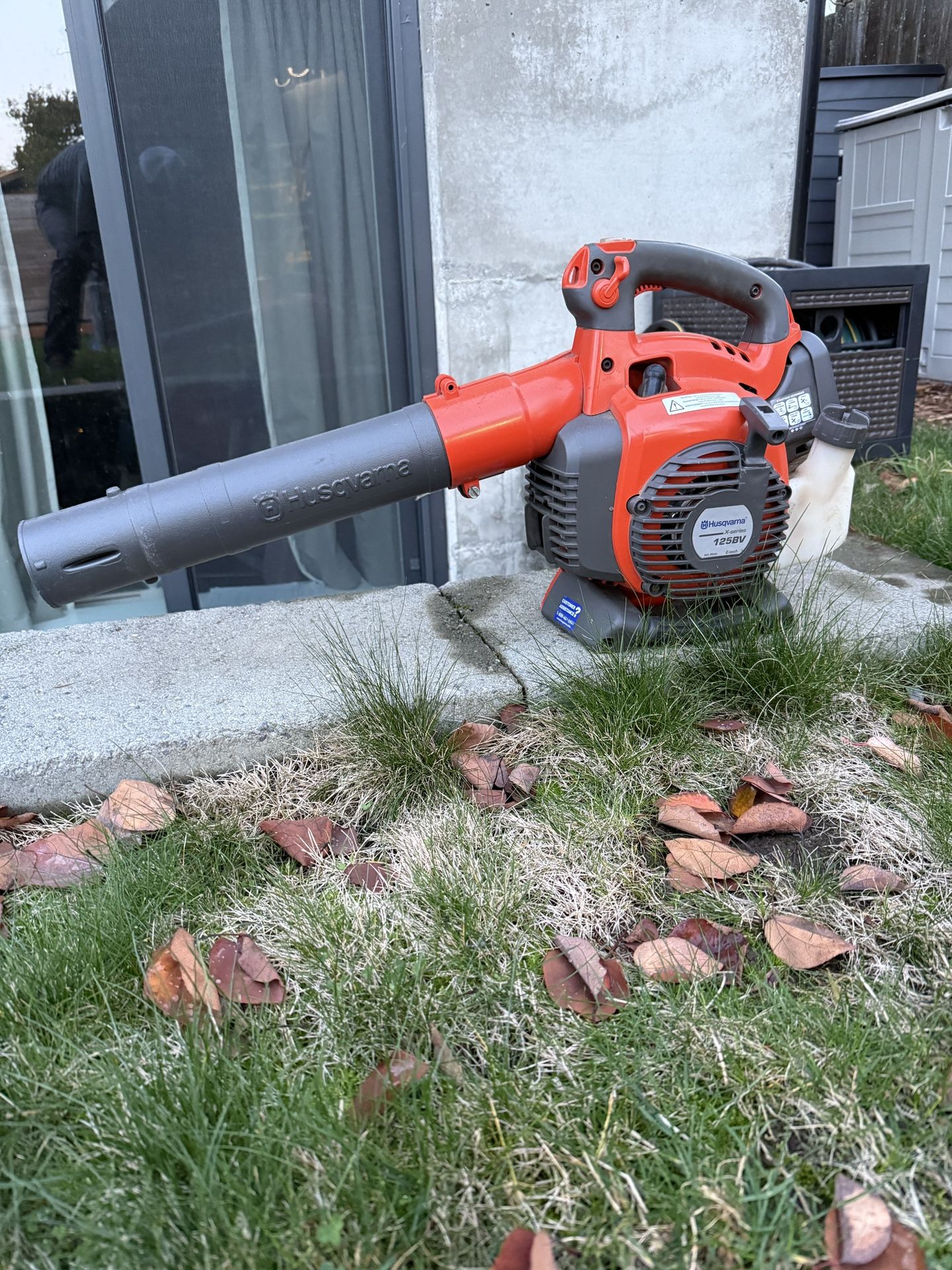 Gas Leaf Blower- Husqvarna 125B 28-cc 2-cycle