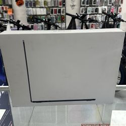 Macbook Air 15” M3 Chip 8GB/256GB! Finance For $50 Down Payment!!