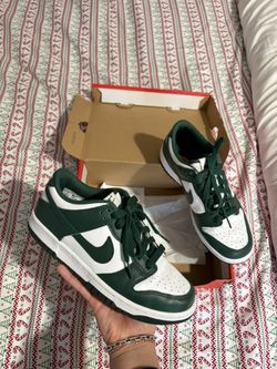 Michigan Dunks Size 5Y