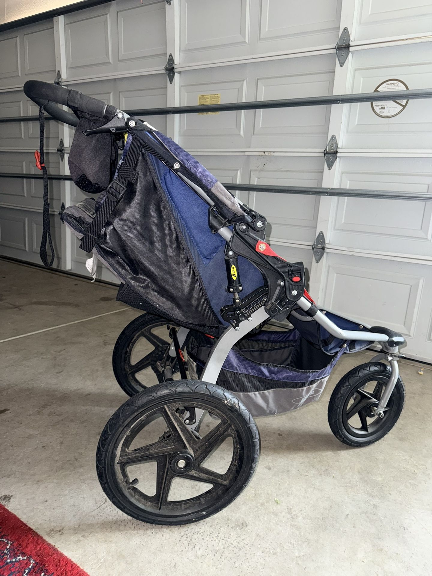 BOB Revolution SE Jogging Stroller - Low Use