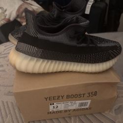 Yeezy 350 V2 Carbon