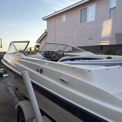 2004 Bayliner 225