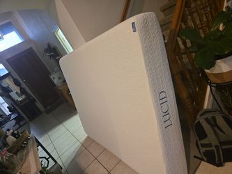 Queen sized Lucid 10" gel memory foam mattress