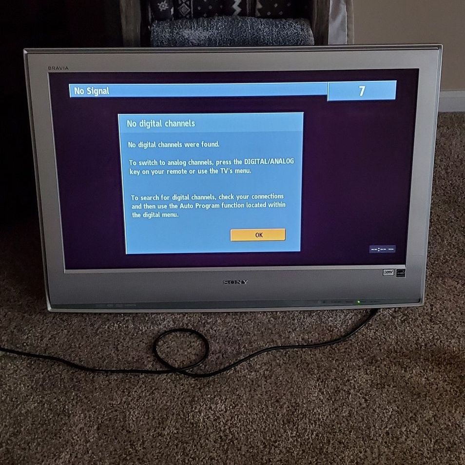 32" Bravia Sony HDTV with Remote