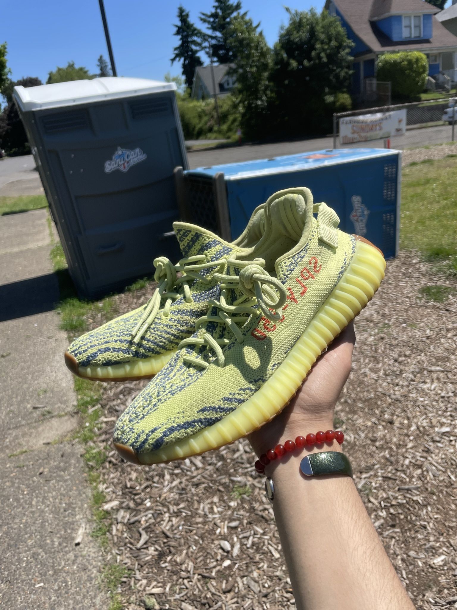 Yeezy 350 Semi Frozen Size 8.5 Men’s