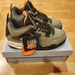 Air Jordan Retro 4 Undefeated  -  Size 10