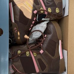 snow boots woman's size 8