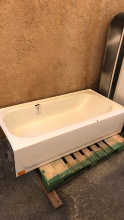 60” X 30” Left Drain Tub in White