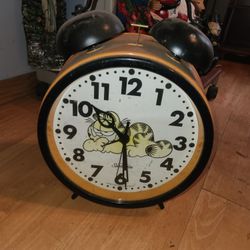 Large Garfield Clock