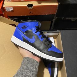 Jordan 1 Mid Royal size 6Y VNDS