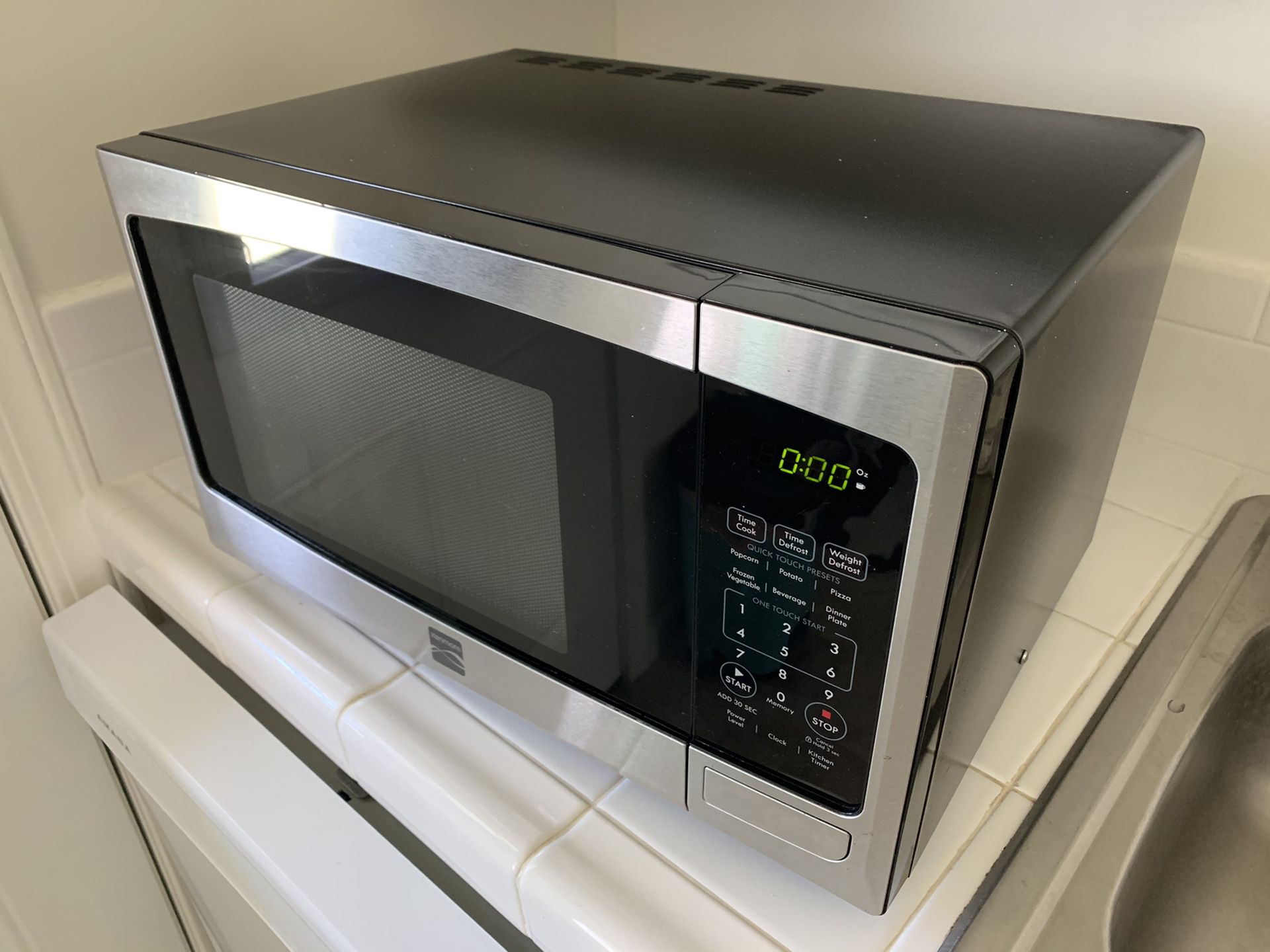 Kenmore countertop microwave (Stainless Steel/Black)