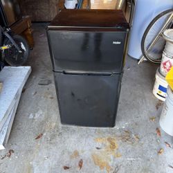 Harier Mini Fridge working fine