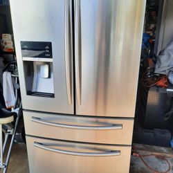 SAMSUNG STAINLESS STEEL REFRIGERATOR 